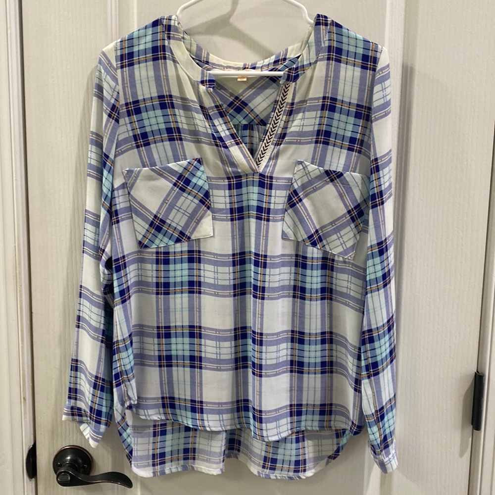 Hiltin split neck top